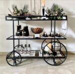 ⁦عربة تقديم معدن مع زجاج شفاف تصميم عجلات أنيق⁩ - الصورة ⁦3⁩